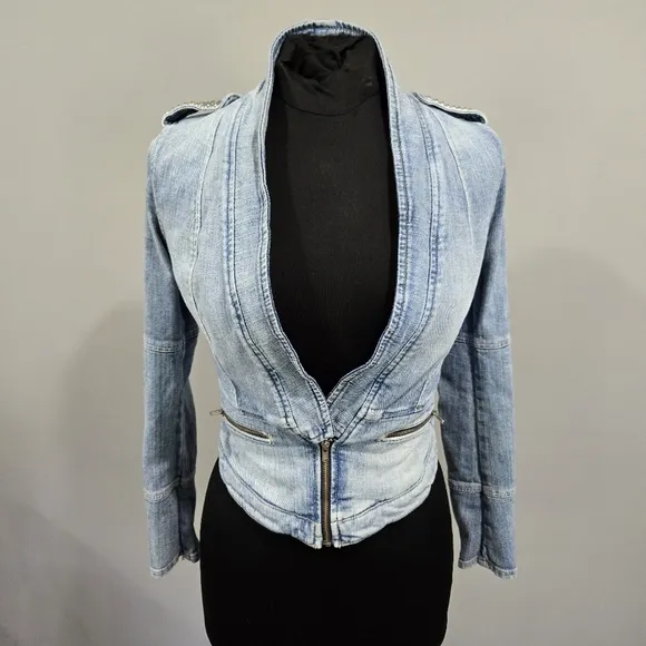🐢 GUESS Studded Denim Jacket. XS Great Condition!