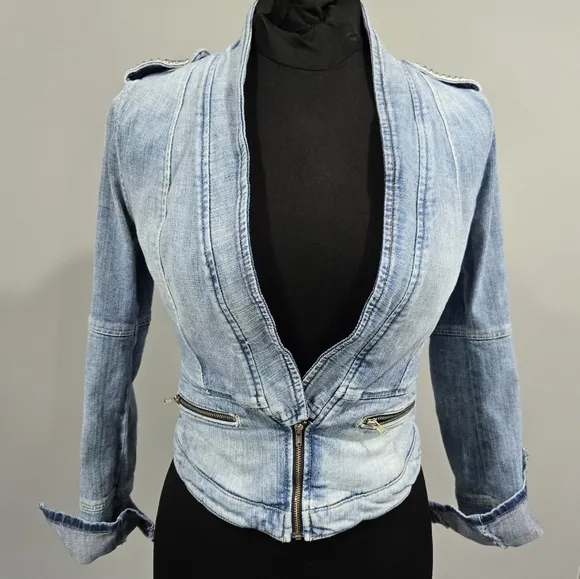 🐢 GUESS Studded Denim Jacket. XS Great Condition!