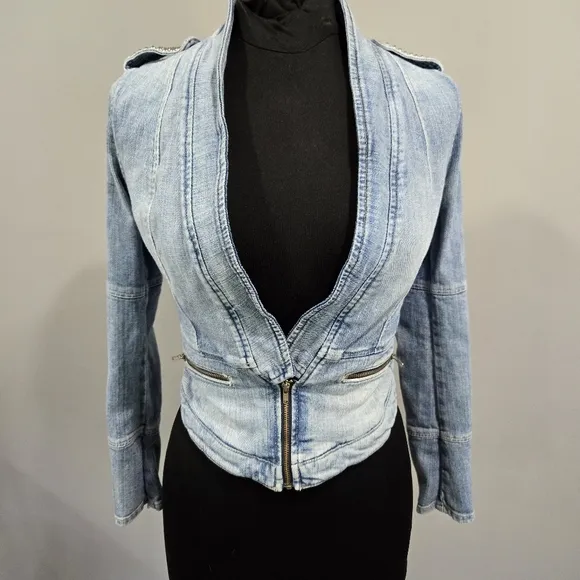 🐢 GUESS Studded Denim Jacket. XS Great Condition!