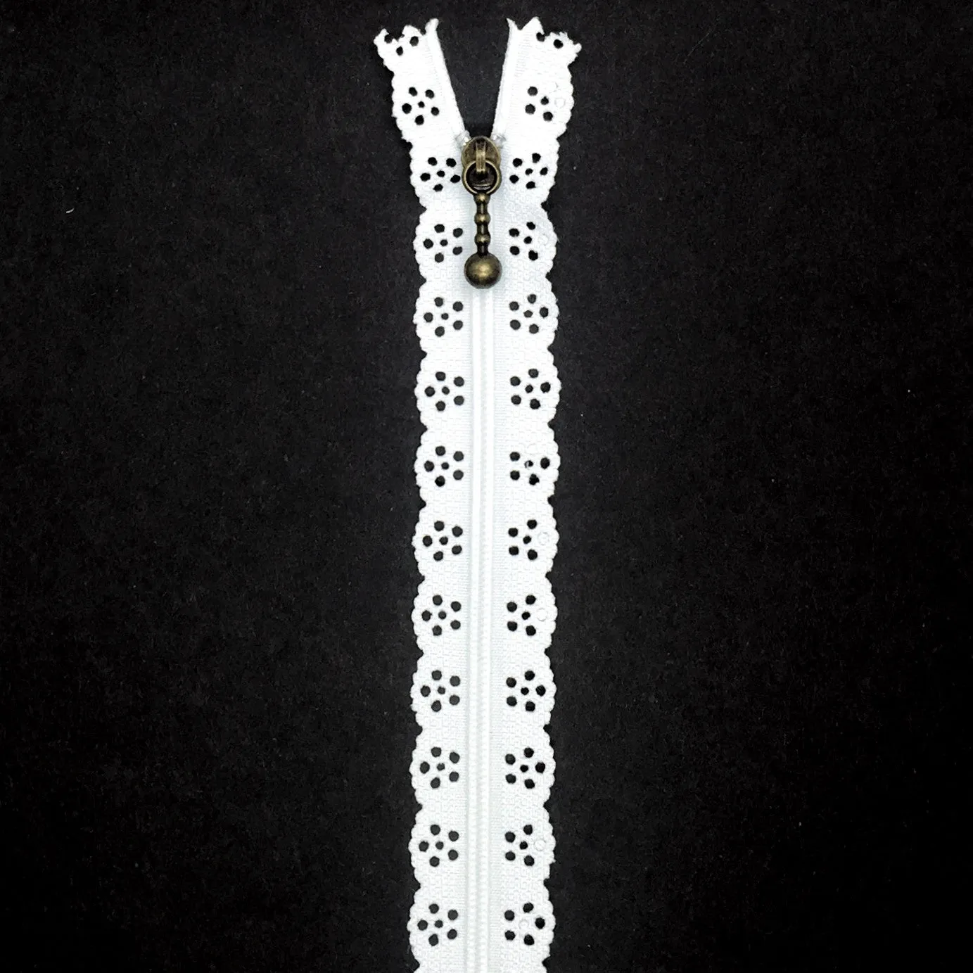 12" Lace Zipper in White