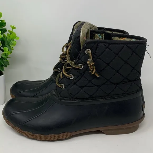 AUTHENTIC GREAT USED CONDITION SPERRY Women's Saltwater Quilted Duck Boot