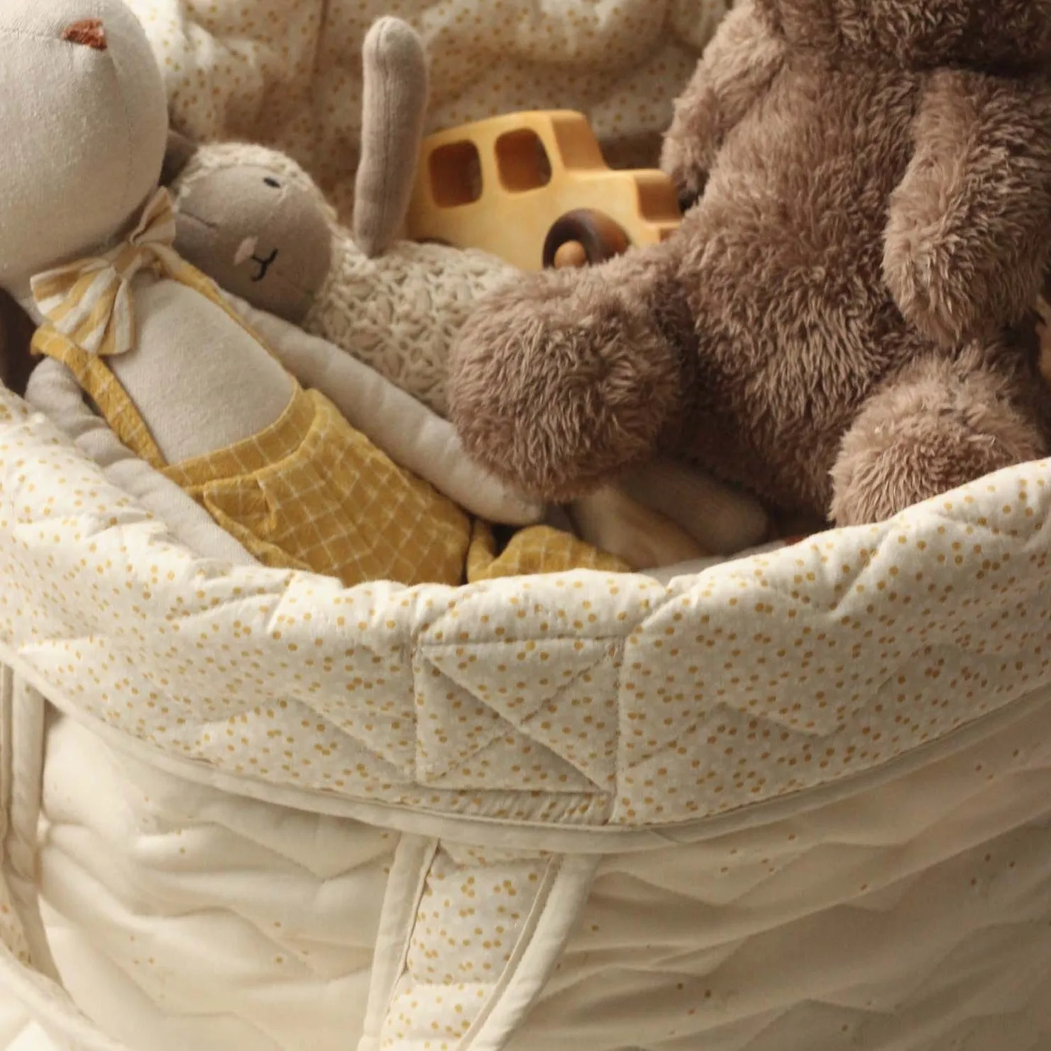 Large Quilted Reversible Storage Basket (Wild Chamomile)