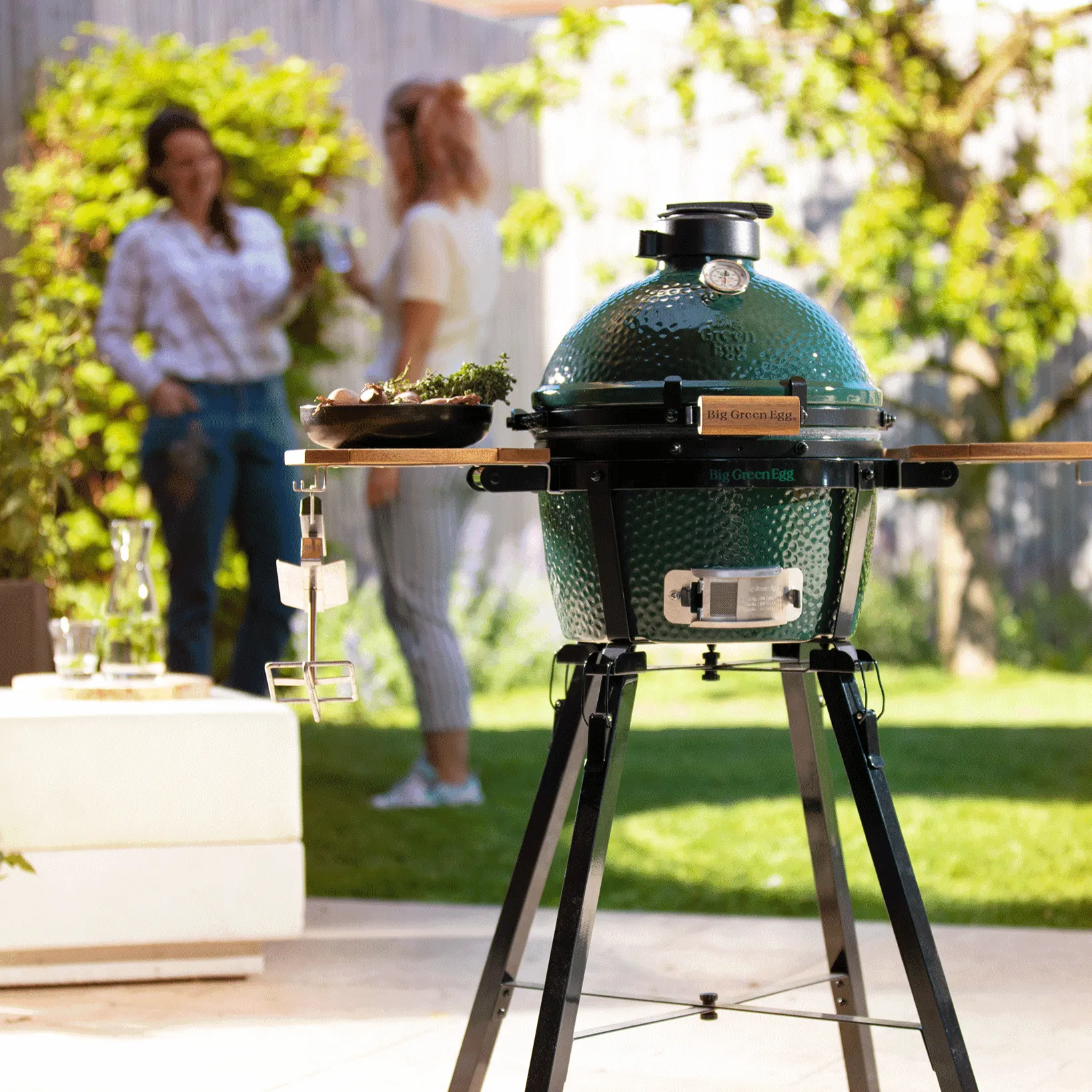 MiniMax Big Green Egg with Nest and Acacia Mates Package