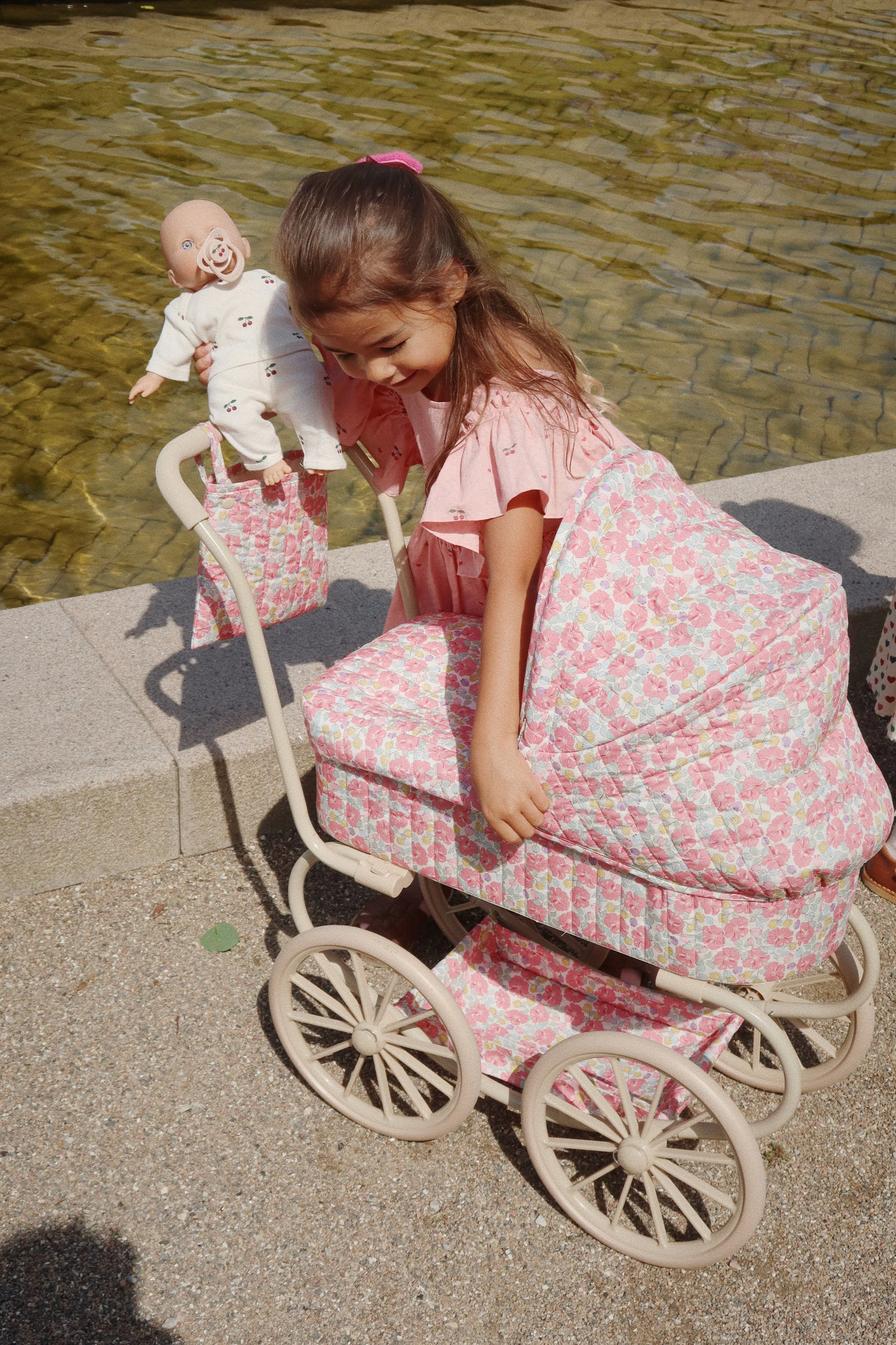 Minnie Doll's Pram (Pram) Rose Anglaise