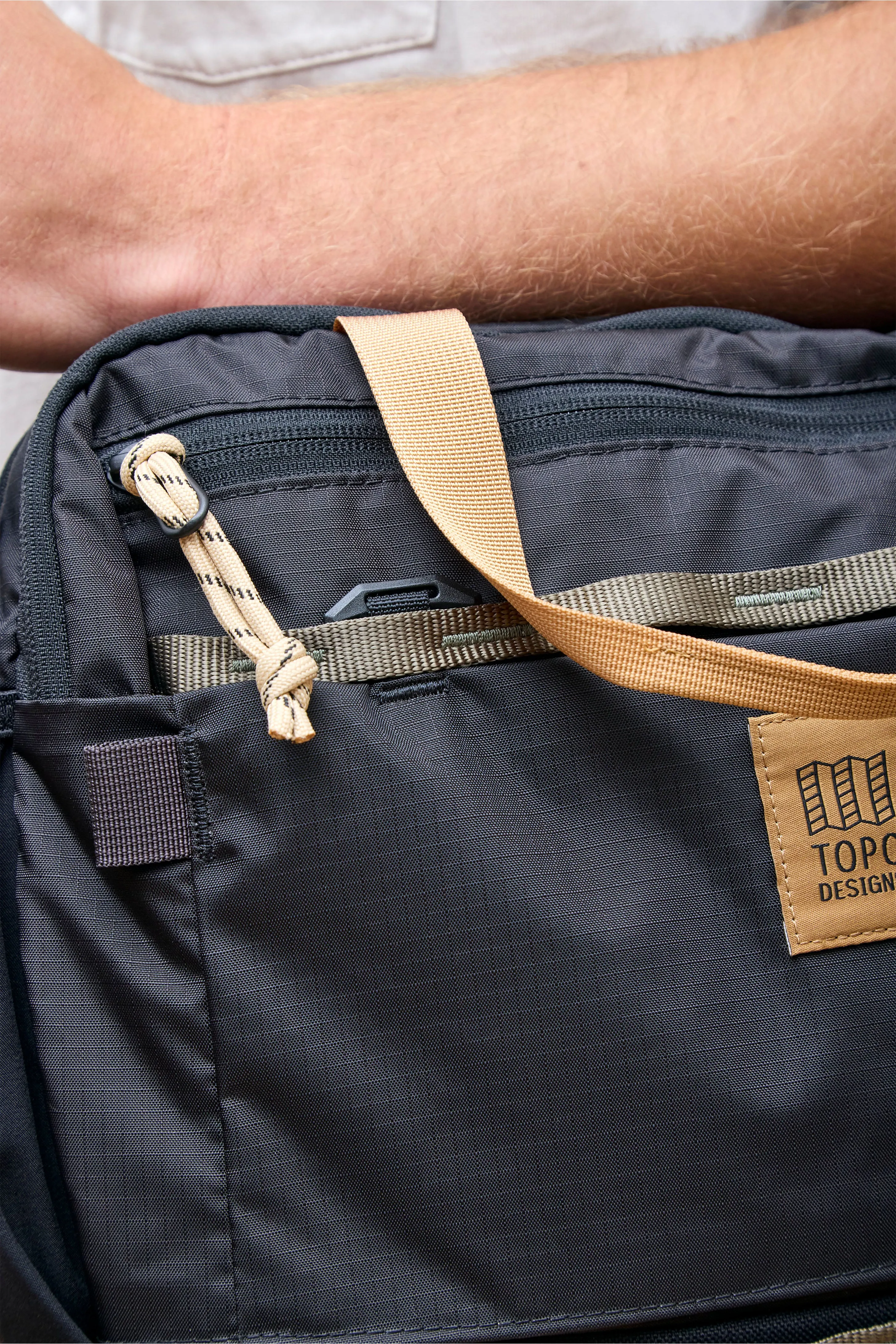 Mountain Cross Bag Black/Neutral
