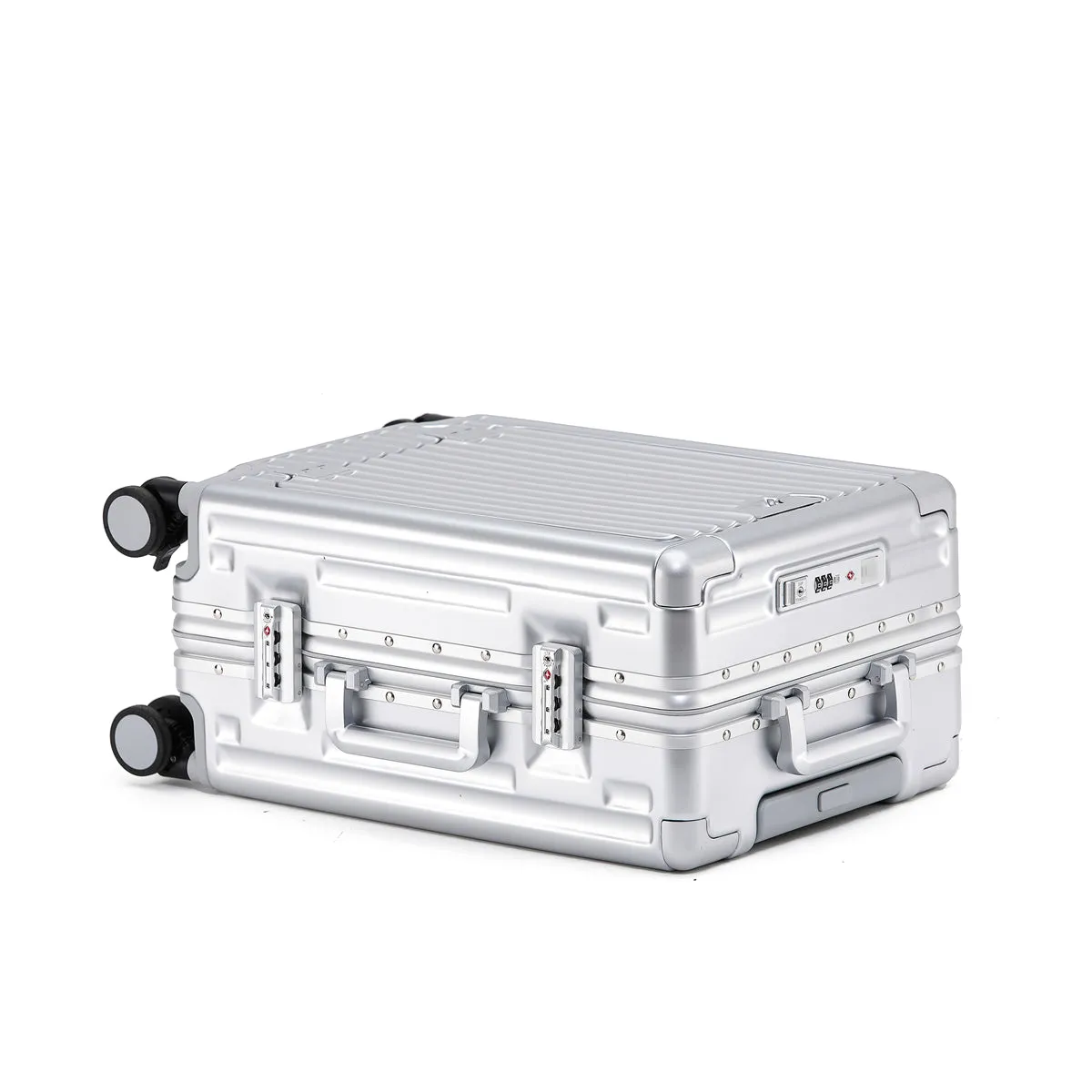PRIME CHECKED SUITCASE SILVER | PORTABLE USB-C CHARGER