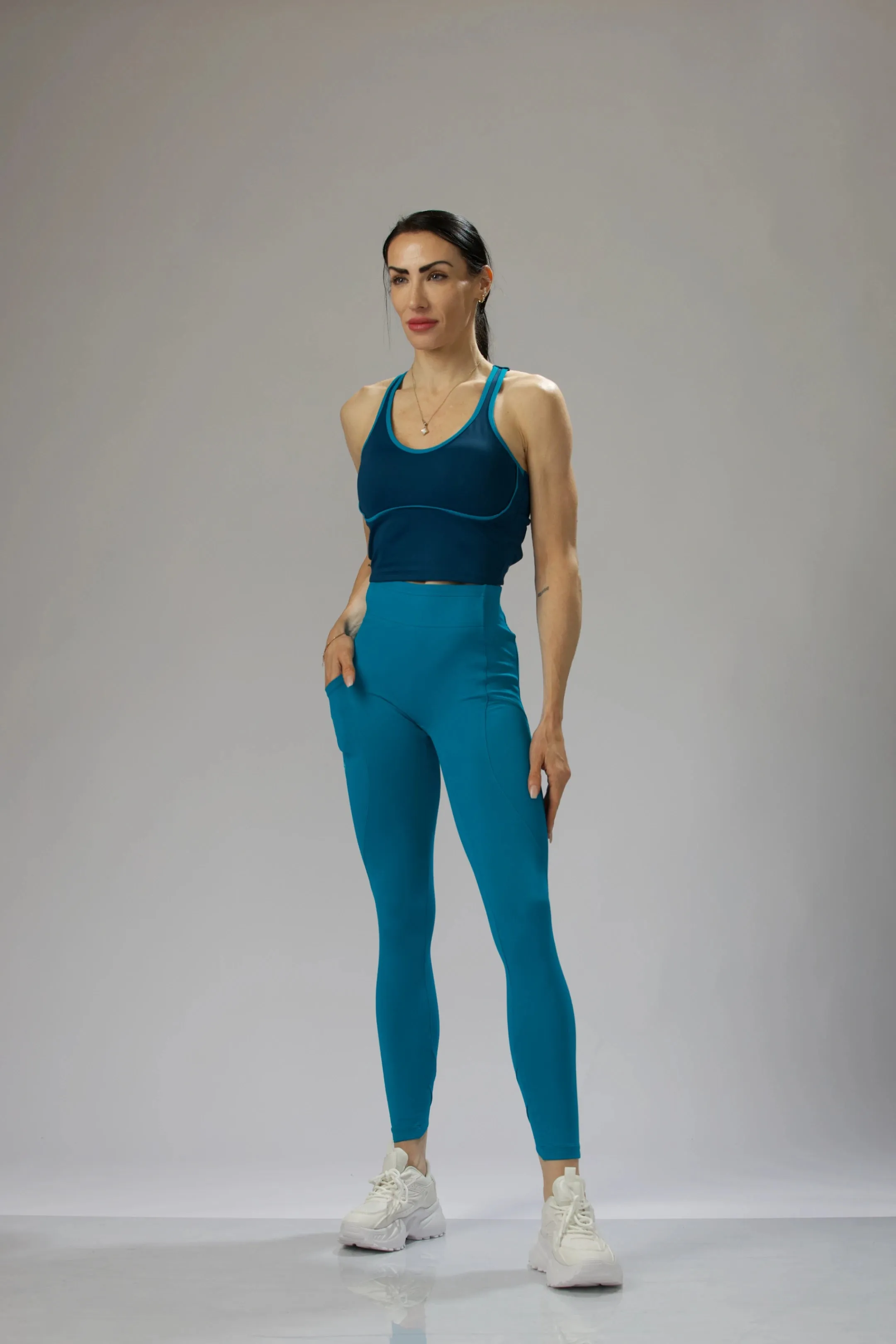 Strappy Crisscross Back Sports Bra   Piping Detail