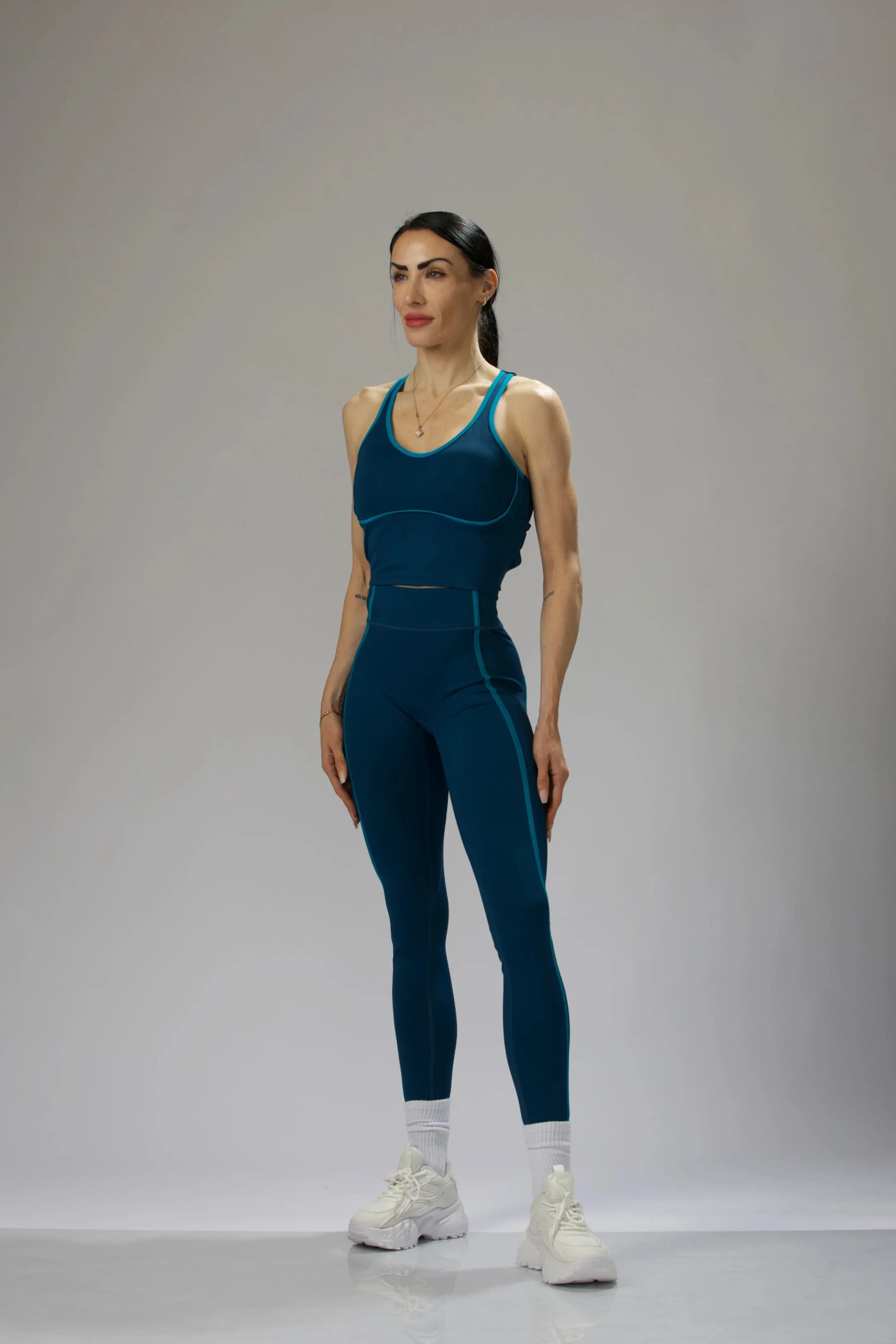 Strappy Crisscross Back Sports Bra   Piping Detail
