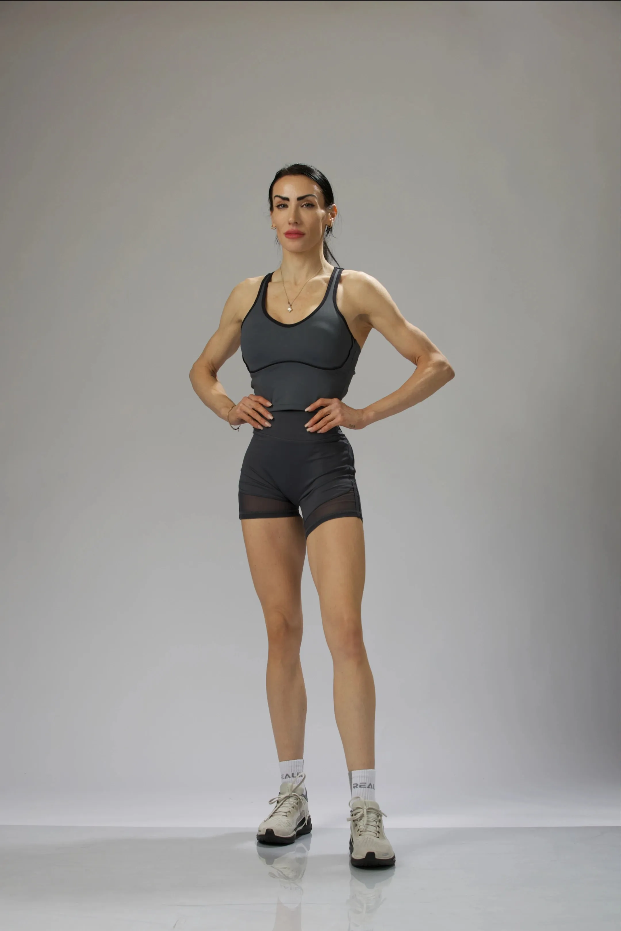 Strappy Crisscross Back Sports Bra   Piping Detail