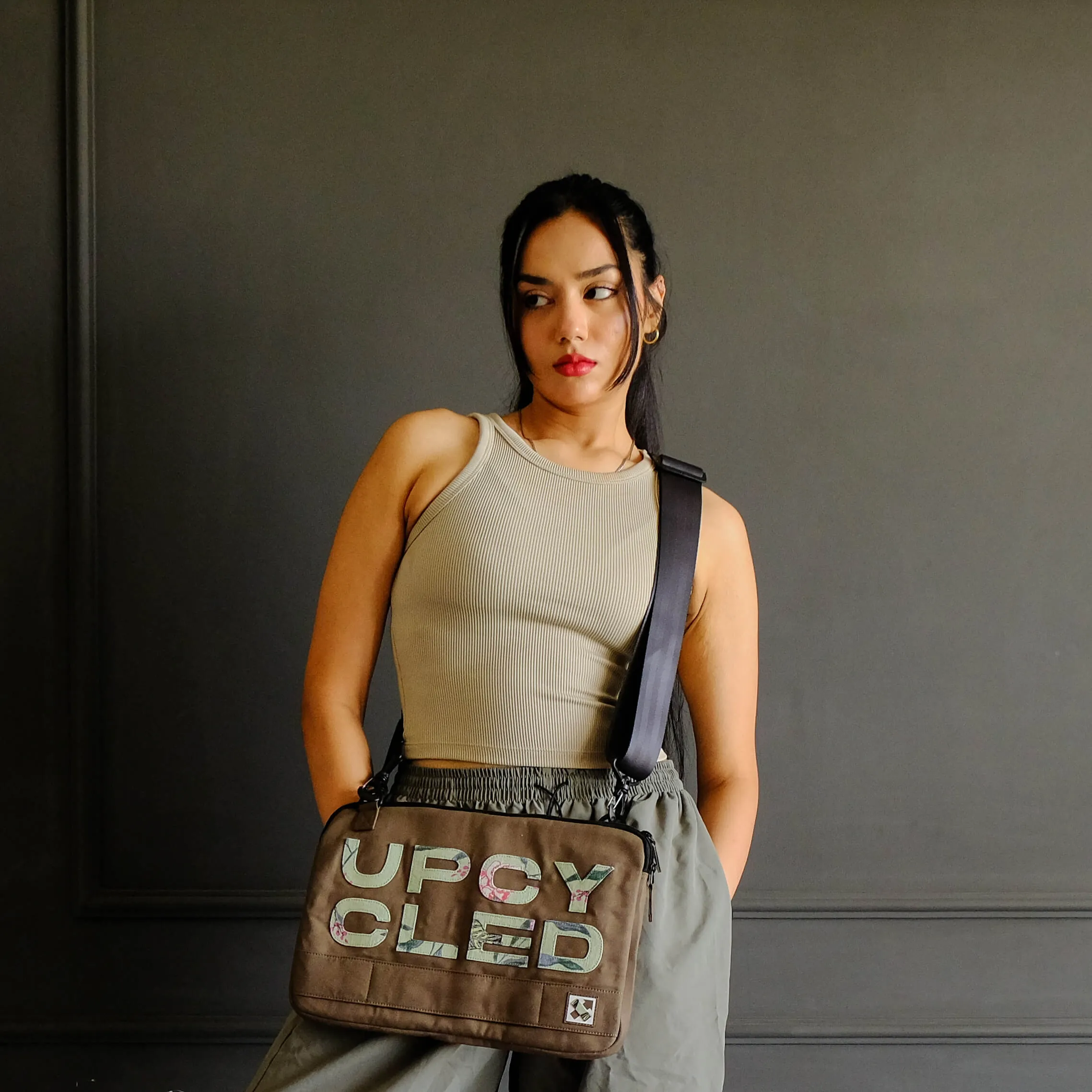 UPCYCLED 254.10 STATEMENT LAPTOP SLEEVE