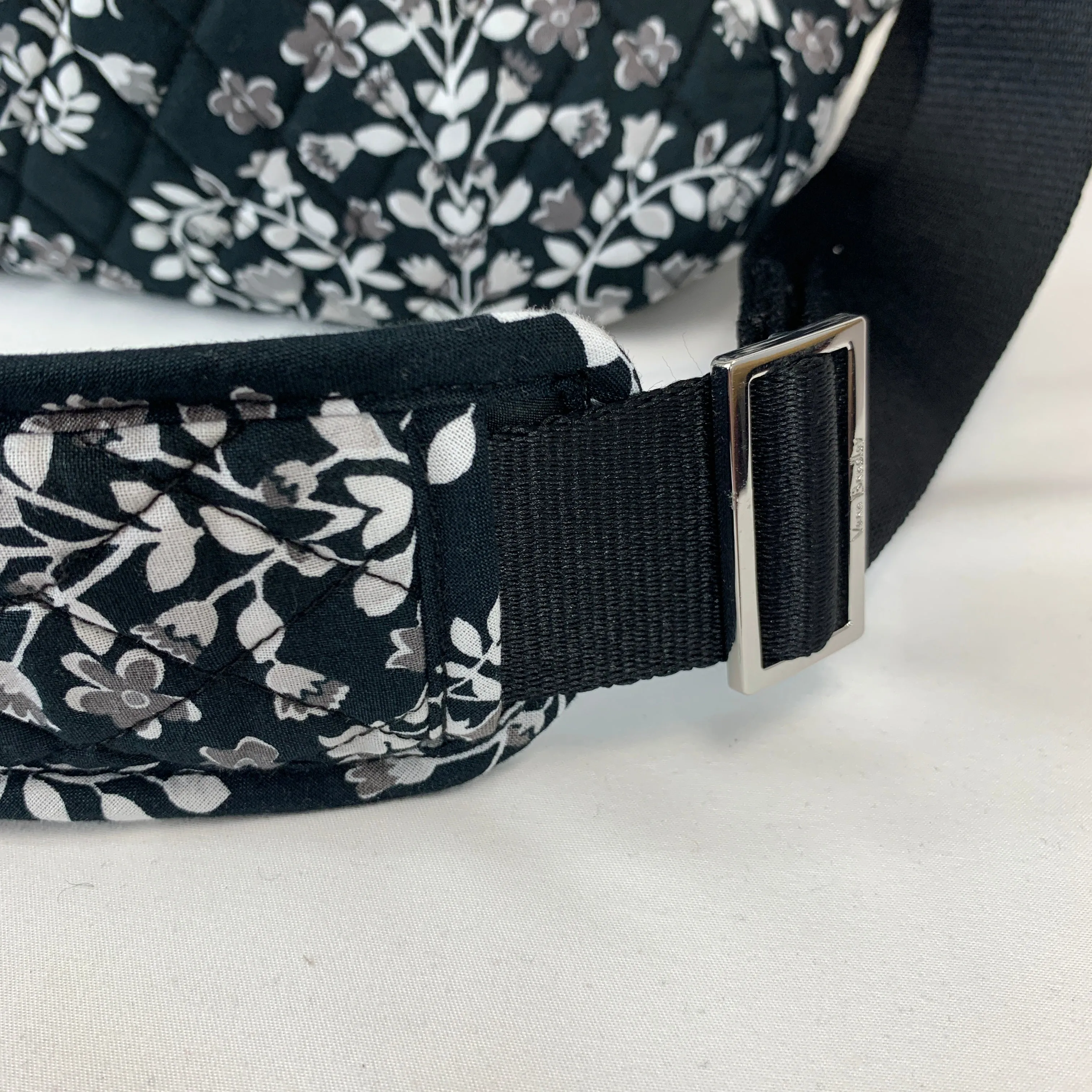 Vera Bradley Medium Traveler Bag in Chandelier Noir