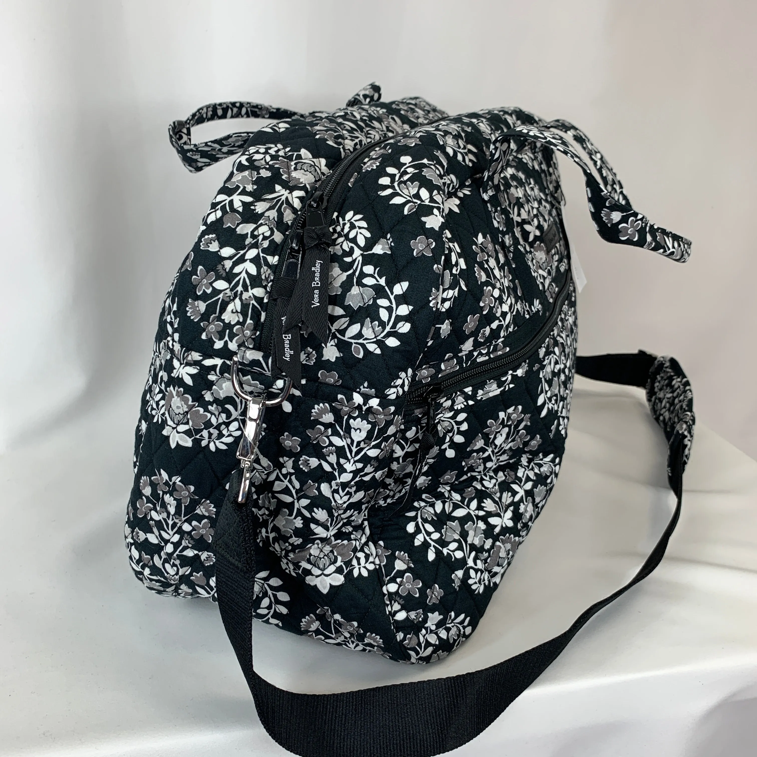 Vera Bradley Medium Traveler Bag in Chandelier Noir