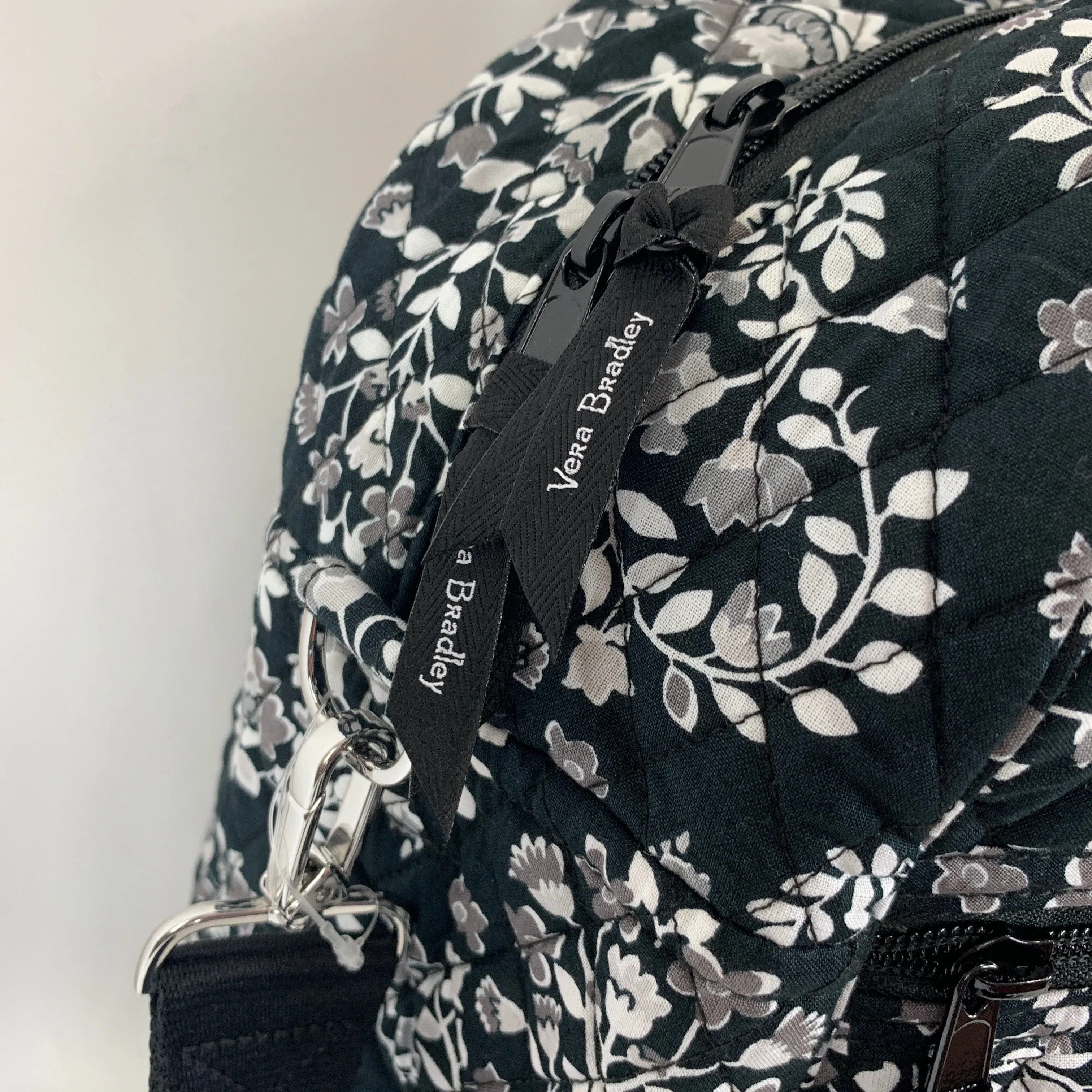 Vera Bradley Medium Traveler Bag in Chandelier Noir