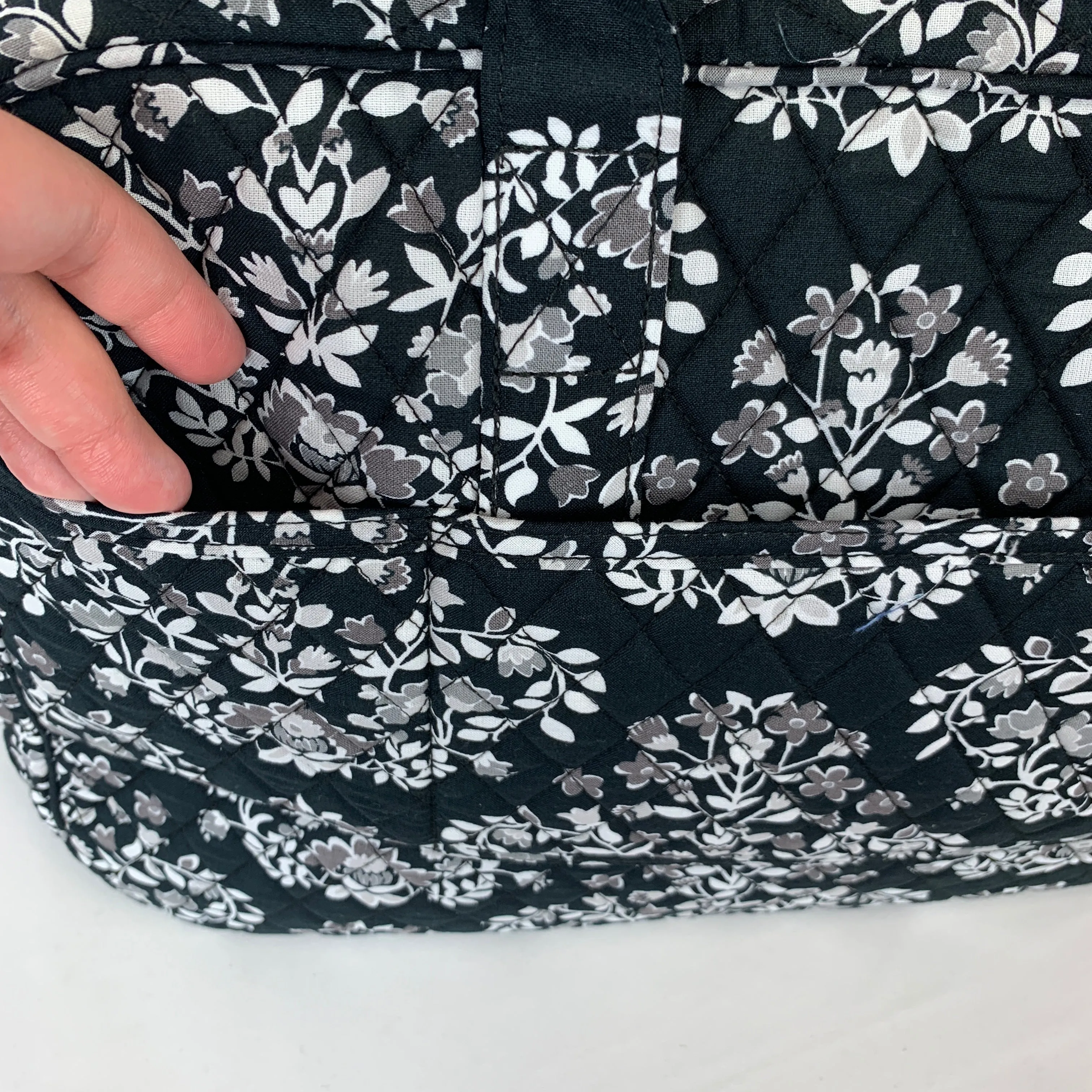 Vera Bradley Medium Traveler Bag in Chandelier Noir