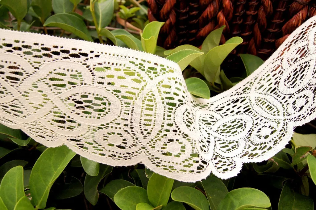 Vintage Dark Ivory Stiff Wide Scalloped Lace 3½" wide
